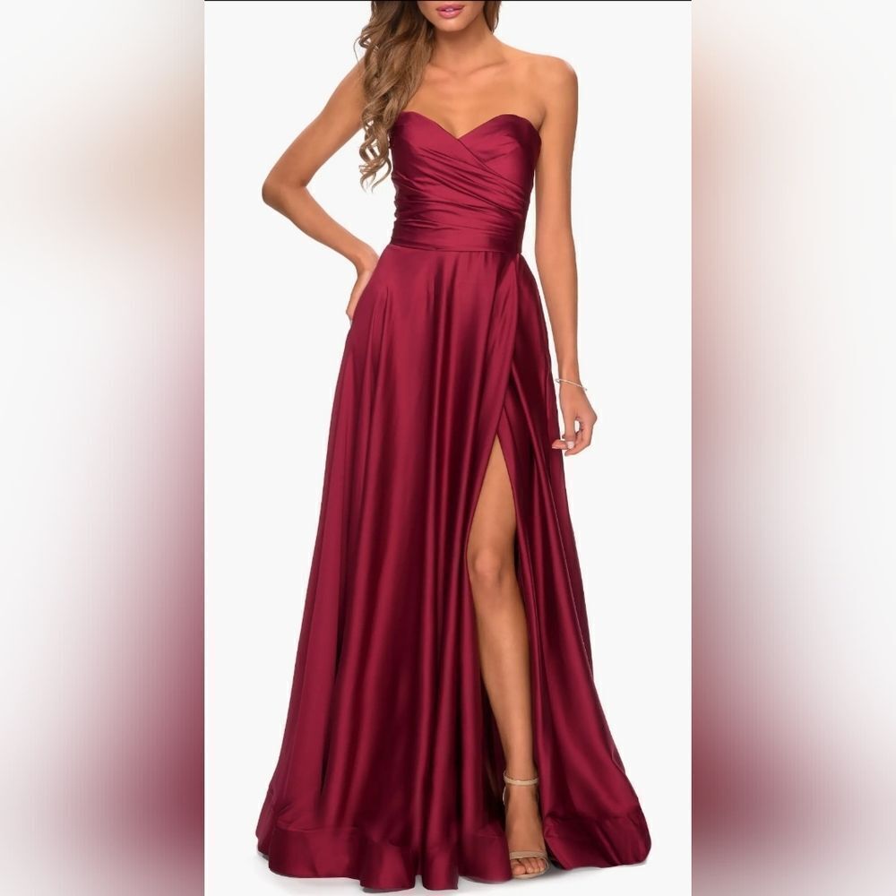 La Femme Strapless Satin Gown with Pleated Bodice and Slit Size 4 NWOT Wine Red